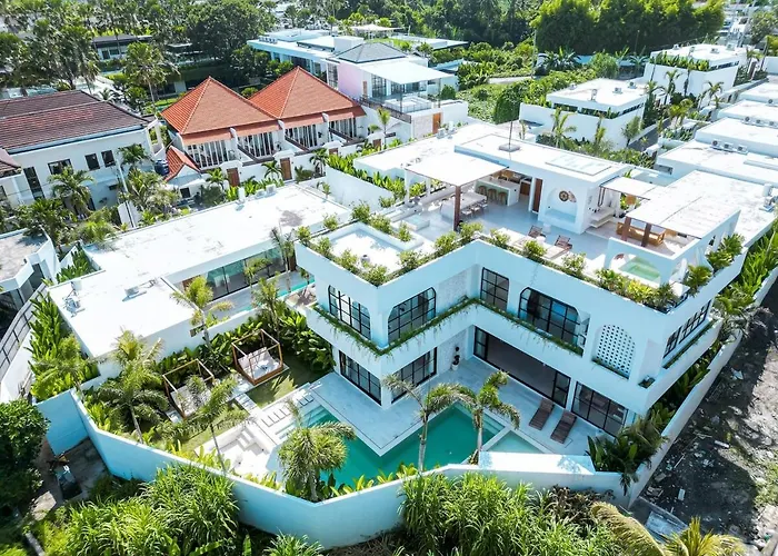 Casa Petak 11 - Luxury Haven With Jacuzzi, Rooftop & Tropical Vibes In Pererenan Villa Canggu