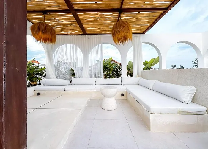 Casa Petak 11 - Luxury Haven With Jacuzzi, Rooftop & Tropical Vibes In Pererenan Canggu