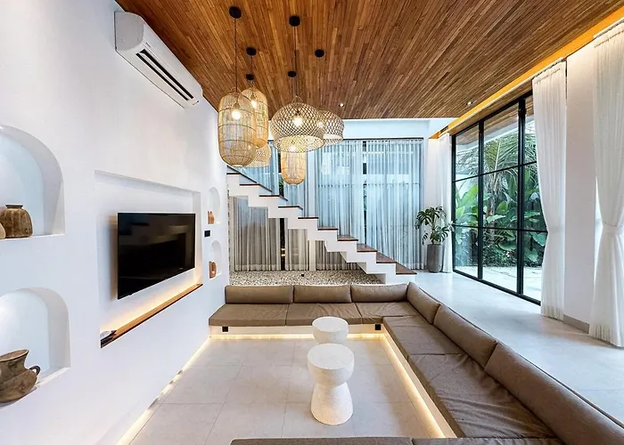 Villa Casa Petak 11 - Luxury Haven With Jacuzzi, Rooftop & Tropical Vibes In Pererenan *