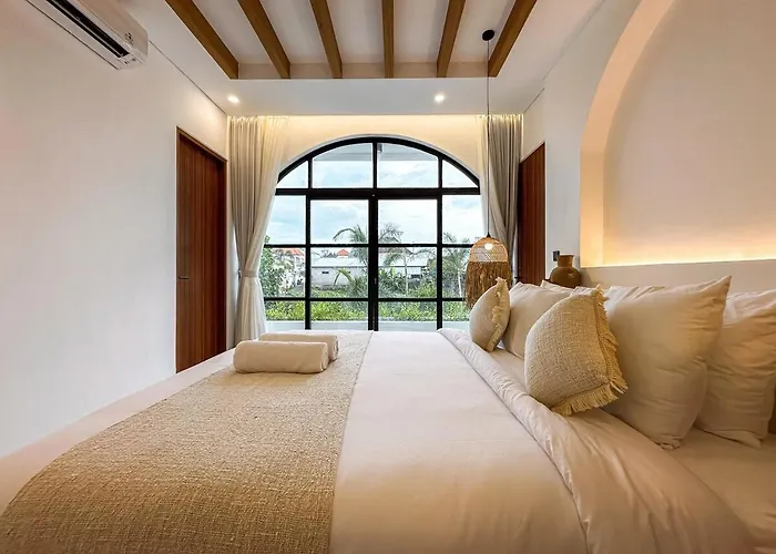 Casa Petak 11 - Luxury Haven With Jacuzzi, Rooftop & Tropical Vibes In Pererenan Canggu