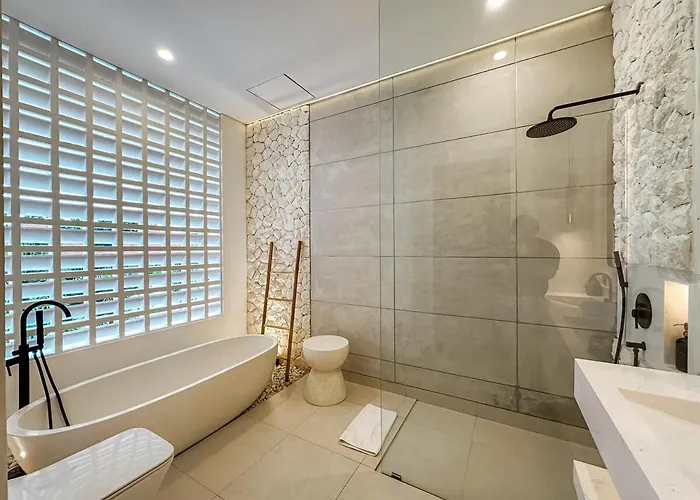 Villa Casa Petak 11 - Luxury Haven With Jacuzzi, Rooftop & Tropical Vibes In Pererenan
