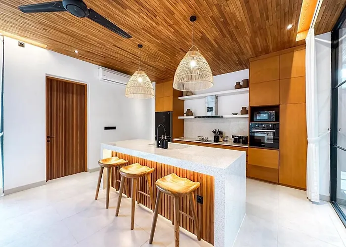 Casa Petak 11 - Luxury Haven With Jacuzzi, Rooftop & Tropical Vibes In Pererenan * Canggu