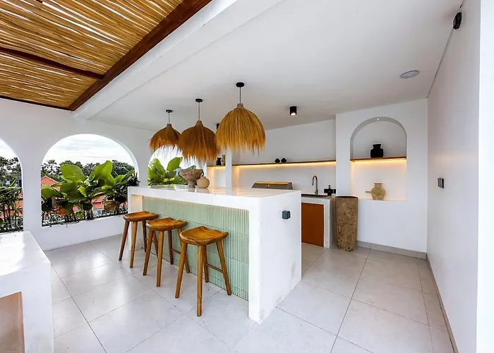 Villa Casa Petak 11 - Luxury Haven With Jacuzzi, Rooftop & Tropical Vibes In Pererenan Canggu