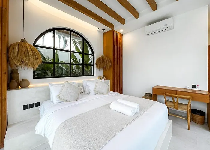 Villa Casa Petak 11 - Luxury Haven With Jacuzzi, Rooftop & Tropical Vibes In Pererenan