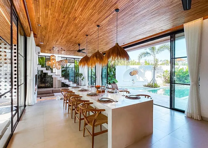 Casa Petak 11 - Luxury Haven With Jacuzzi, Rooftop & Tropical Vibes In Pererenan Villa Canggu