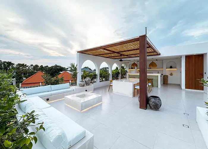 Casa Petak 11 - Luxury Haven With Jacuzzi, Rooftop & Tropical Vibes In Pererenan * Canggu