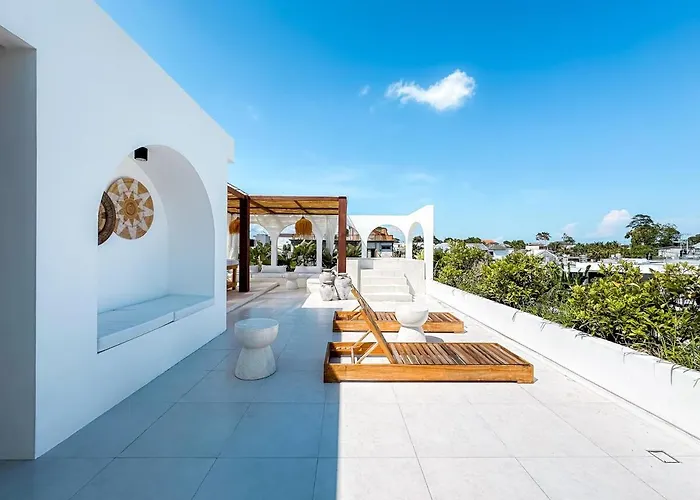 Villa Casa Petak 11 - Luxury Haven With Jacuzzi, Rooftop & Tropical Vibes In Pererenan