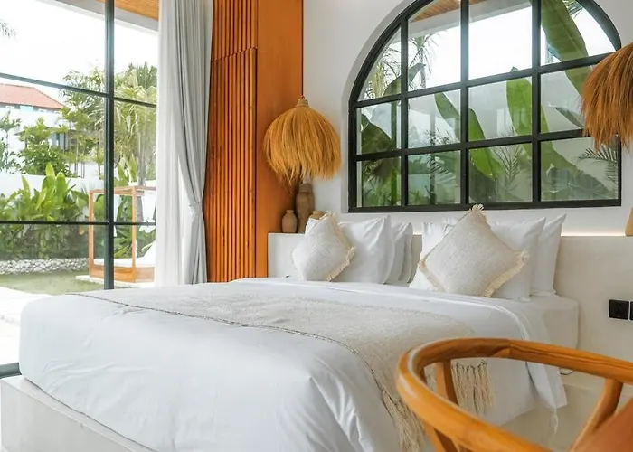 Casa Petak 11 - Luxury Haven With Jacuzzi, Rooftop & Tropical Vibes In Pererenan * Canggu