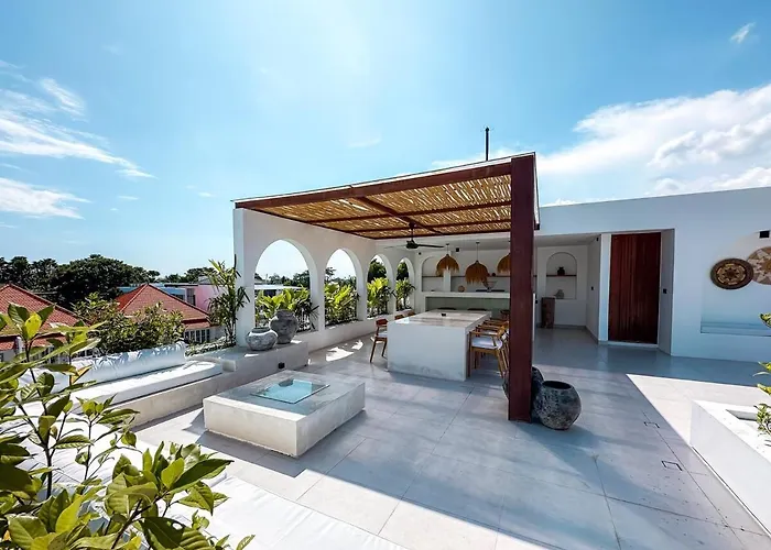 Villa Casa Petak 11 - Luxury Haven With Jacuzzi, Rooftop & Tropical Vibes In Pererenan *