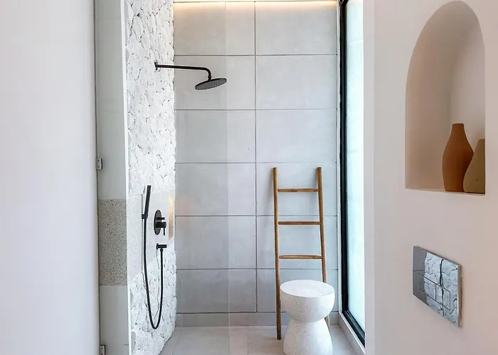 Casa Petak 11 - Luxury Haven With Jacuzzi, Rooftop & Tropical Vibes In Pererenan Villa