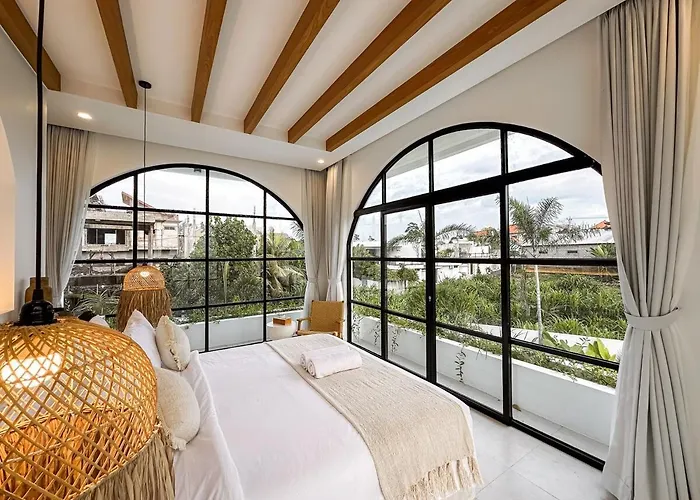 Casa Petak 11 - Luxury Haven With Jacuzzi, Rooftop & Tropical Vibes In Pererenan Canggu