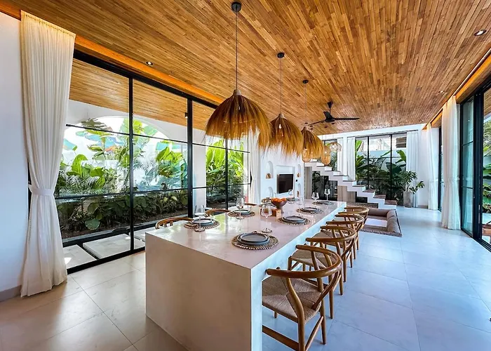 Casa Petak 11 - Luxury Haven With Jacuzzi, Rooftop & Tropical Vibes In Pererenan