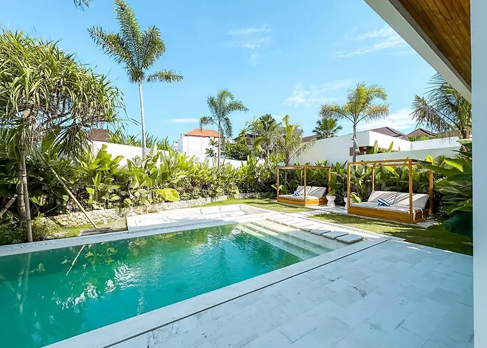 Casa Petak 11 - Luxury Haven With Jacuzzi, Rooftop & Tropical Vibes In Pererenan Canggu