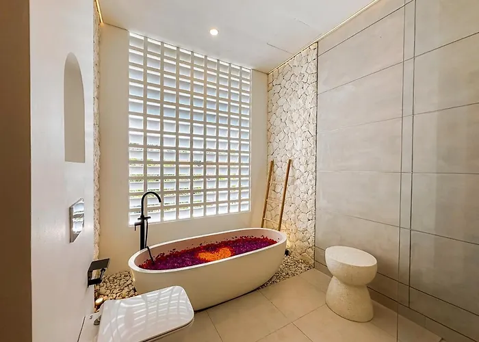 Villa Casa Petak 11 - Luxury Haven With Jacuzzi, Rooftop & Tropical Vibes In Pererenan Canggu