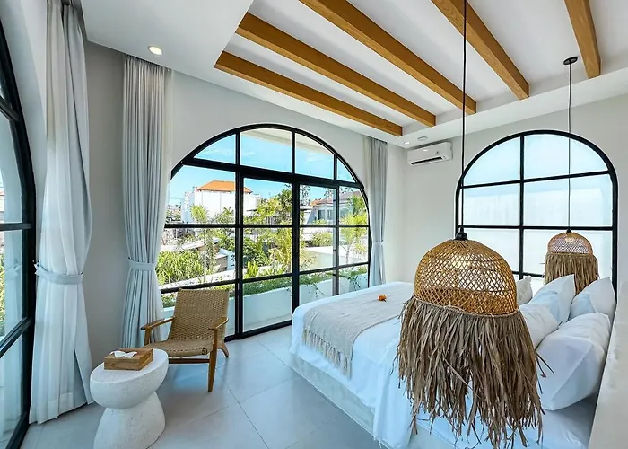 Casa Petak 11 - Luxury Haven With Jacuzzi, Rooftop & Tropical Vibes In Pererenan Canggu