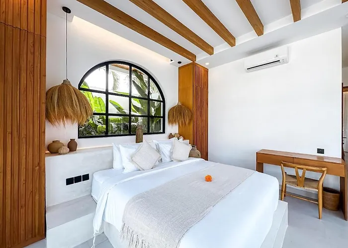 Villa Casa Petak 11 - Luxury Haven With Jacuzzi, Rooftop & Tropical Vibes In Pererenan *