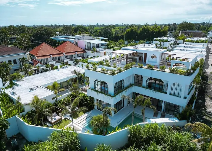 Casa Petak 11 - Luxury Haven With Jacuzzi, Rooftop & Tropical Vibes In Pererenan Villa *