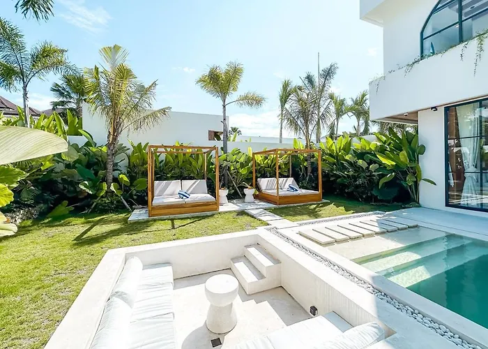 Casa Petak 11 - Luxury Haven With Jacuzzi, Rooftop & Tropical Vibes In Pererenan Villa *