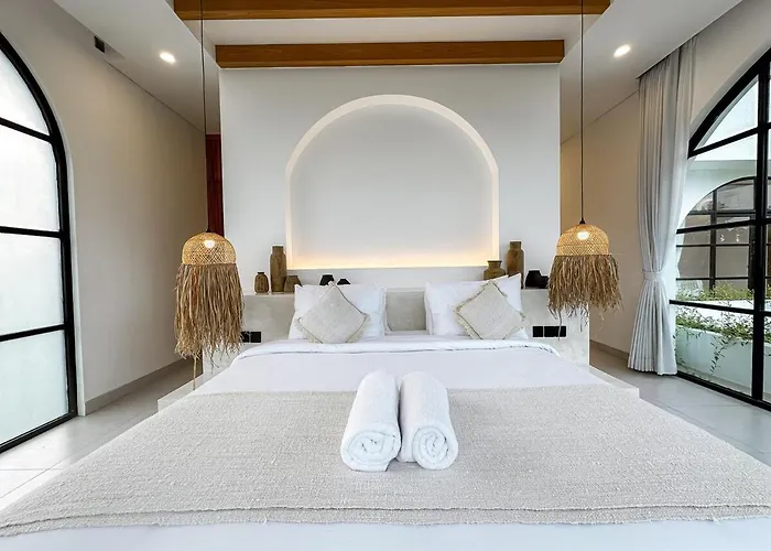 Casa Petak 11 - Luxury Haven With Jacuzzi, Rooftop & Tropical Vibes In Pererenan * Canggu