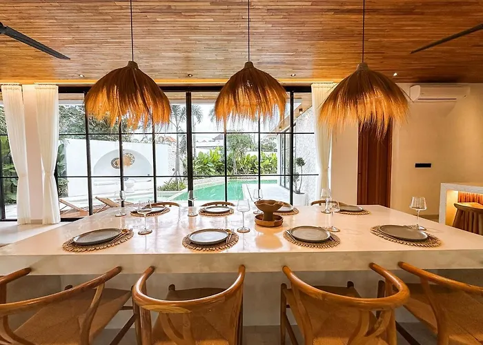 Villa Casa Petak 11 - Luxury Haven With Jacuzzi, Rooftop & Tropical Vibes In Pererenan Canggu