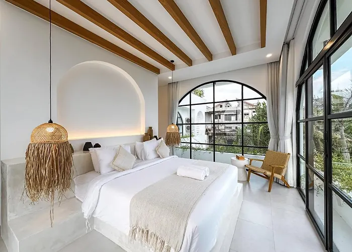 Casa Petak 11 - Luxury Haven With Jacuzzi, Rooftop & Tropical Vibes In Pererenan Villa *