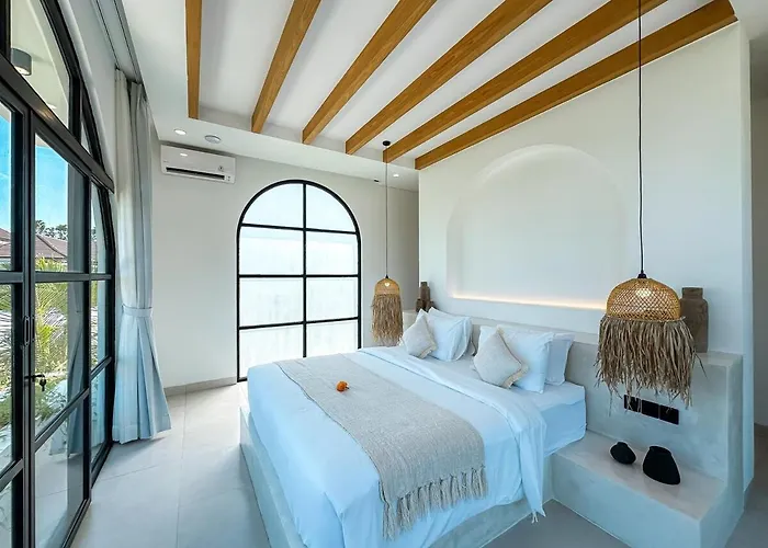 Casa Petak 11 - Luxury Haven With Jacuzzi, Rooftop & Tropical Vibes In Pererenan Villa