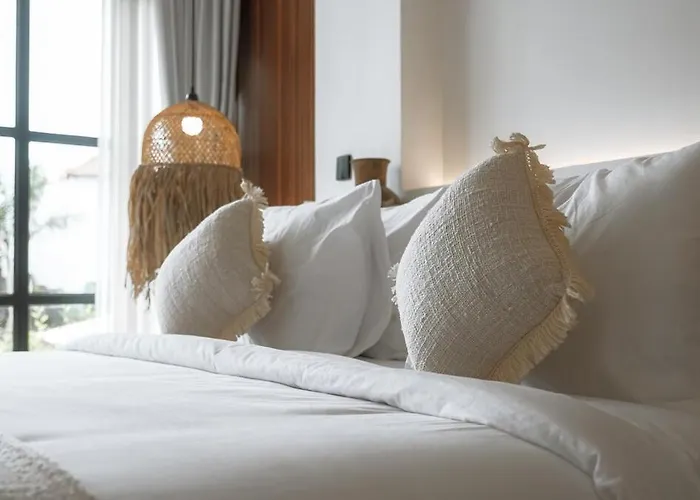 Casa Petak 11 - Luxury Haven With Jacuzzi, Rooftop & Tropical Vibes In Pererenan