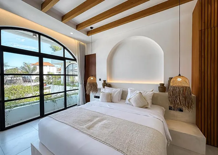 Casa Petak 11 - Luxury Haven With Jacuzzi, Rooftop & Tropical Vibes In Pererenan Villa Canggu