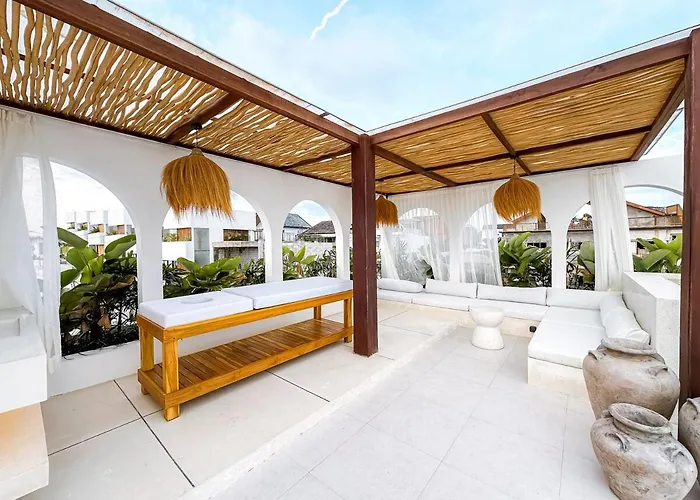 Villa Casa Petak 11 - Luxury Haven With Jacuzzi, Rooftop & Tropical Vibes In Pererenan