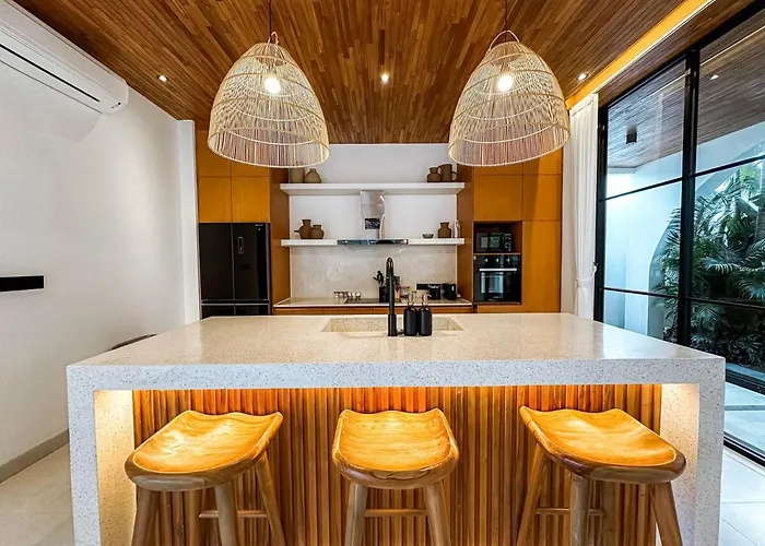 Villa Casa Petak 11 - Luxury Haven With Jacuzzi, Rooftop & Tropical Vibes In Pererenan Canggu