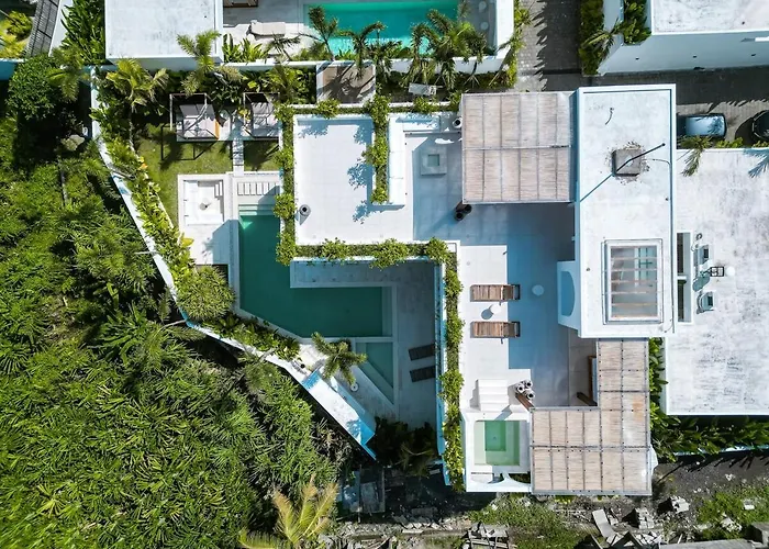 Casa Petak 11 - Luxury Haven With Jacuzzi, Rooftop & Tropical Vibes In Pererenan *