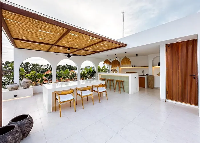 Villa Casa Petak 11 - Luxury Haven With Jacuzzi, Rooftop & Tropical Vibes In Pererenan