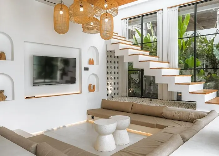 Villa Casa Petak 11 - Luxury Haven With Jacuzzi, Rooftop & Tropical Vibes In Pererenan *
