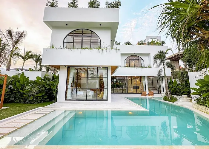 Casa Petak 11 - Luxury Haven With Jacuzzi, Rooftop & Tropical Vibes In Pererenan Villa Canggu