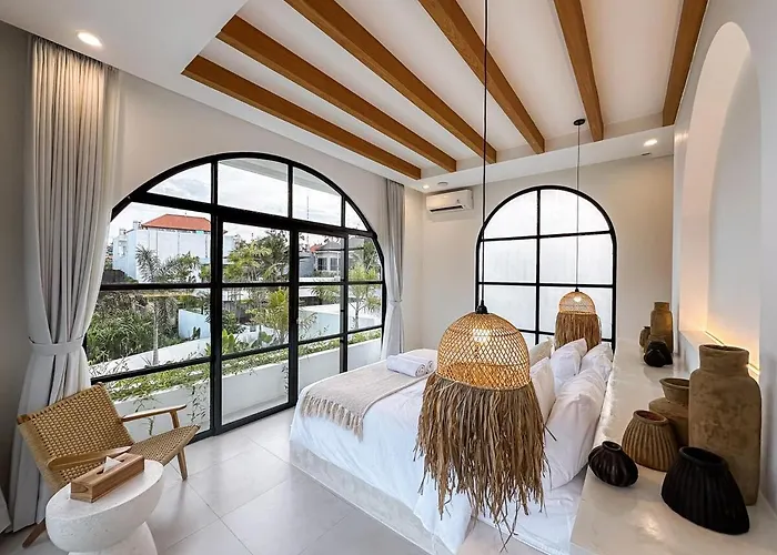 Casa Petak 11 - Luxury Haven With Jacuzzi, Rooftop & Tropical Vibes In Pererenan Villa *