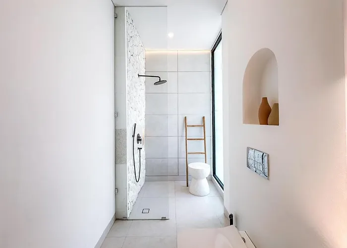 Casa Petak 11 - Luxury Haven With Jacuzzi, Rooftop & Tropical Vibes In Pererenan *